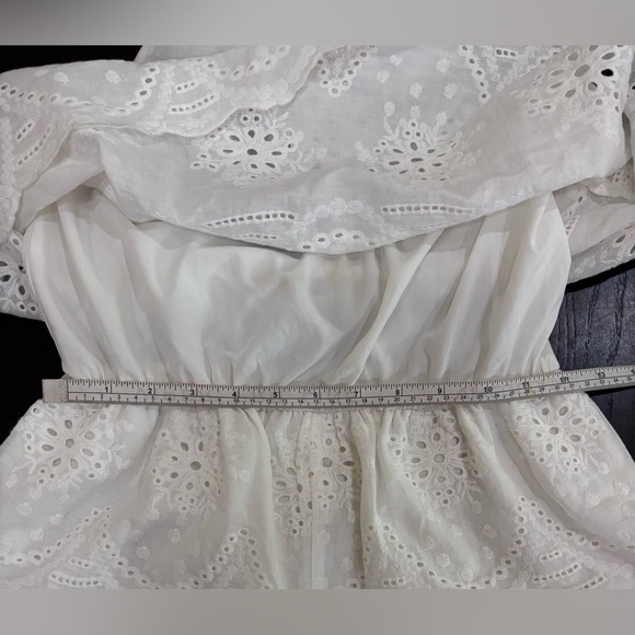 NWT White Eyelet Lace Backless Halter Romper Size Small - Picture 6 of 16